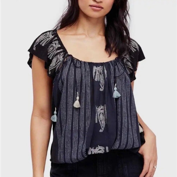 FREE PEOPLE PUKKA PEASANT BOHO EMBROIDERED TASSEL POM POM S/S Blouse-XS-EUC! - Picture 1 of 10